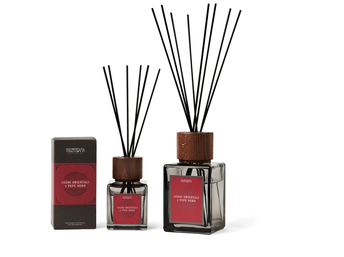 DIFFUSORE BASTONCINI 200 ML LEGNI ORIENTALI E PEPE NERO 200 ML - Luckyfarma.it