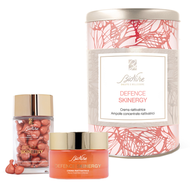 DEFENCE SKINERGY KIT NATALE 2021 60 AMPOLLE MONODOSE 24 ML + CREMA RIATTIVATRICE 50 ML - Luckyfarma.it