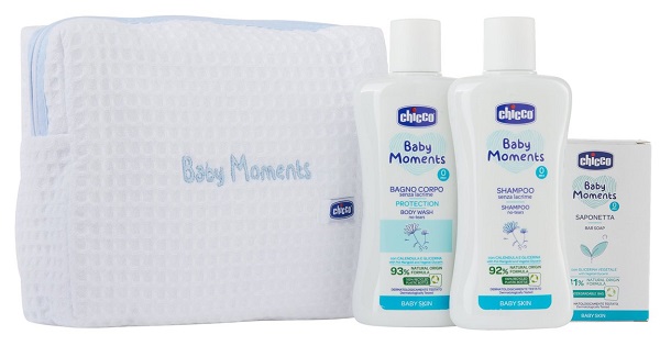 CHICCO BABY MOMENTS BEAUTY BAG ZIP AZZURRO BAGNOSCHIUMA PELLI DELICATE 200 ML + SHAMPOO PELLI DELICATE 200 ML + SAPONE SOLITO PELLI DELICATE 100 G - Luckyfarma.it